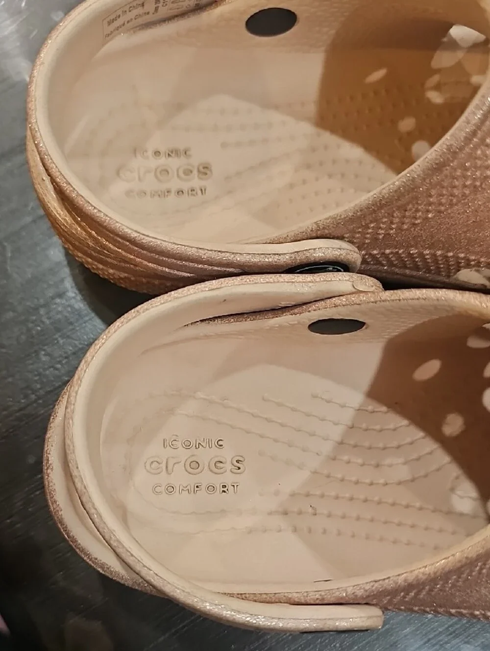 CROCS shiny rose
